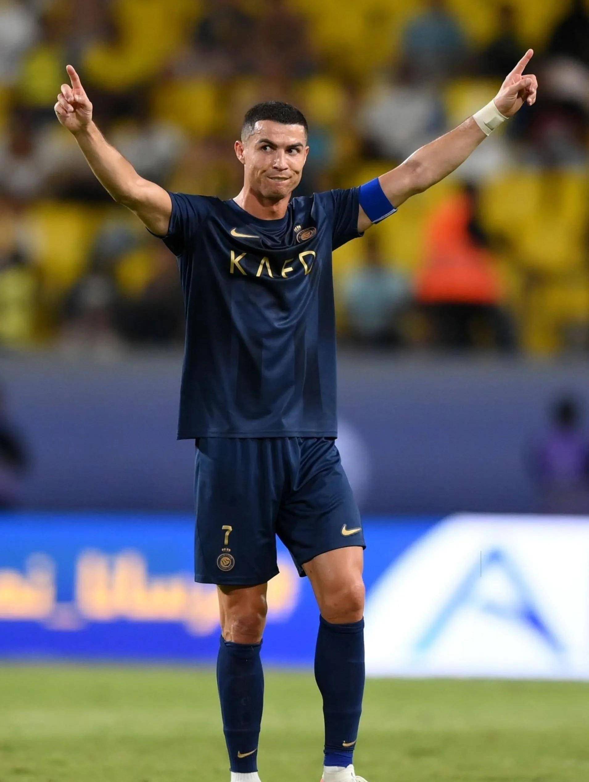 足球巴萨公布主力中场伤情，将缺阵一月