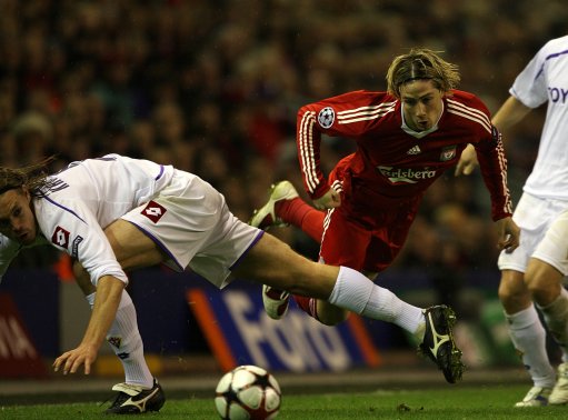 联合国难民署75周年慈善之夜在沪举行，杨扬陈露等体坛明星助阵