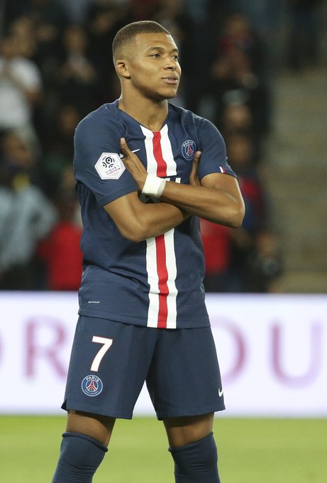 🎮HLE 1-1 T1：Kanavi装甲猴离谱送命，T1扳平总比分