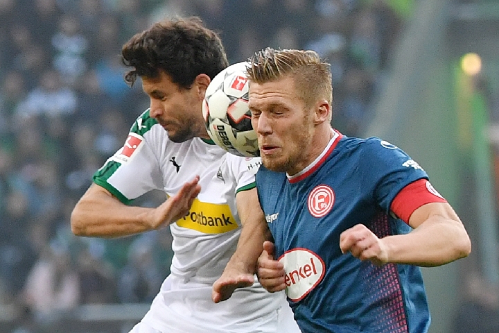 子弹官方：利伯蒂生病缺席今日对阵36人，德弗斯代替其出战