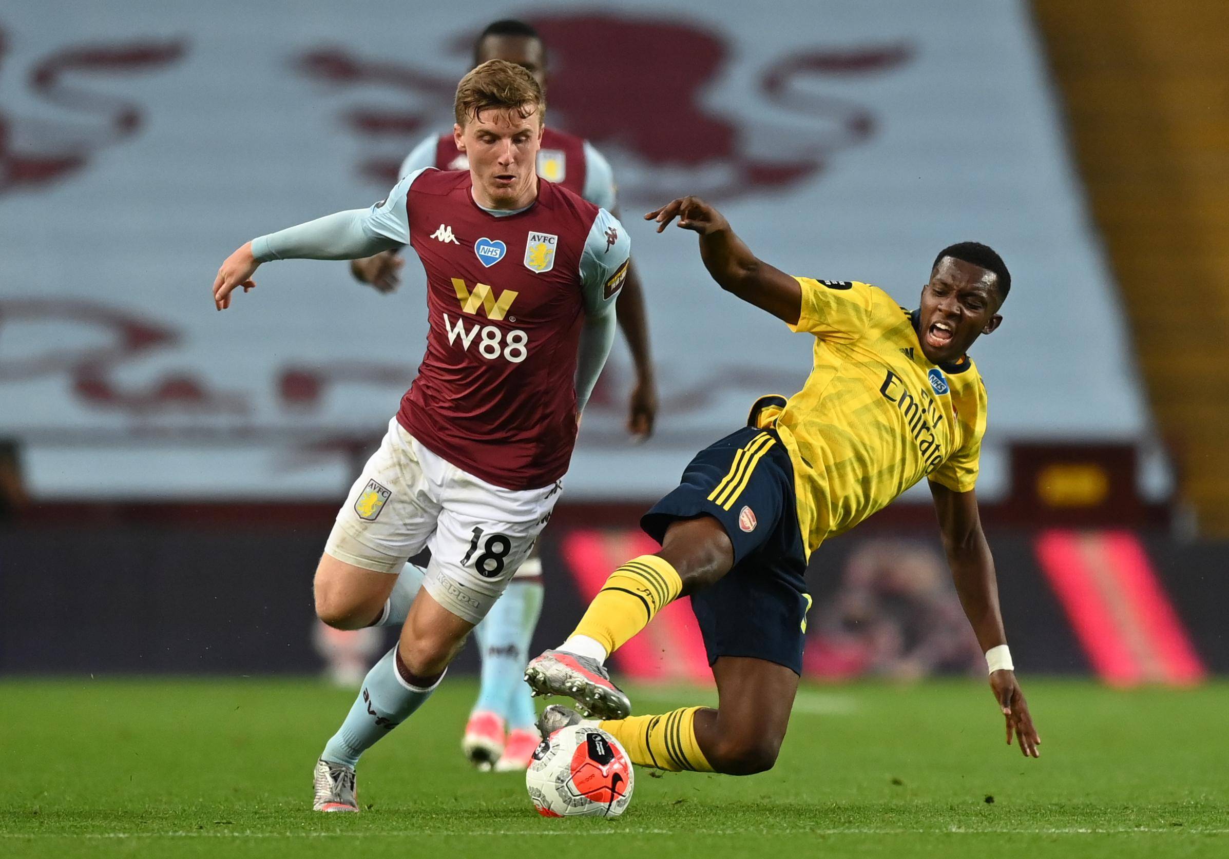 英超战报：亚当斯中圈吊门，勒菲传射，桑德兰3-2伯恩茅斯