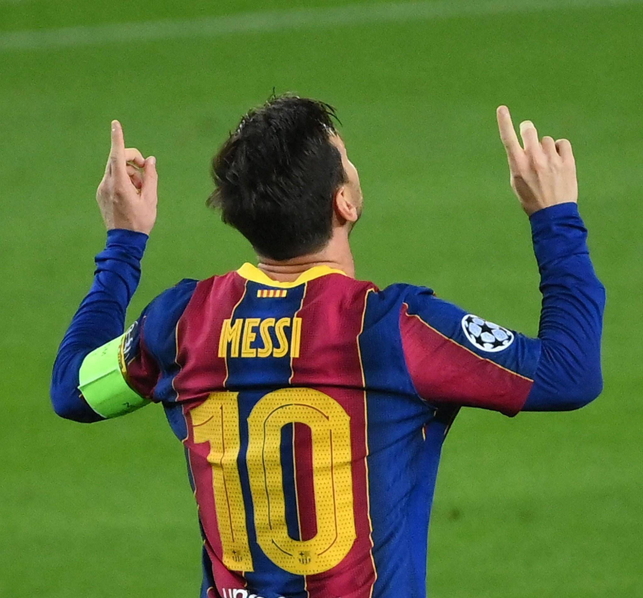 足球巴萨主帅称赞中场新核：不可替代