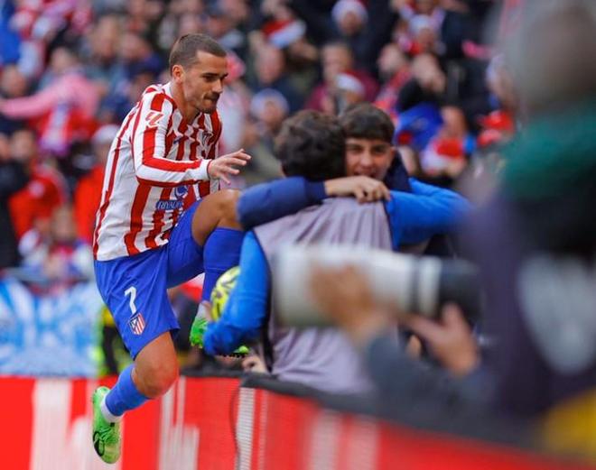 大巴黎官方：舍瓦利耶脚踝受伤接受治疗，杜埃正在恢复阶段