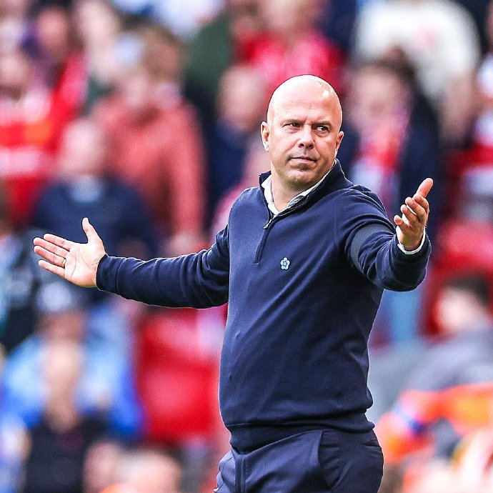 半场战报：阿森纳1-0布拉格斯拉维亚，萨卡点射