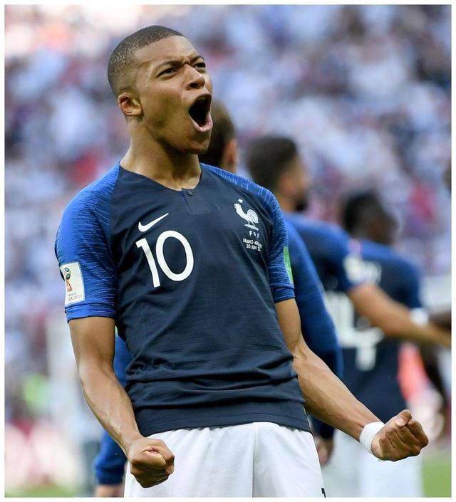 向余望谈冲超：感谢球迷和教练团队这一年的努力，我们做到了