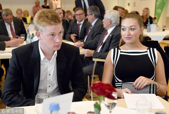 解析国米中场名将，球迷怒斥到莱万为他点赞，双刃剑用好能成惊喜